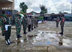 Cegah Penyebaran Covid-19, Babinsa Koramil 1013-03/Teweh Tengah Bersama Satgas Covid-19 Pantau Prokes di Gereja.
