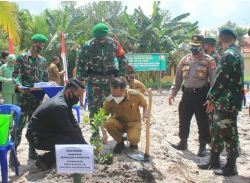 Rangkaian TMMD Imbangan ke 109, Walikota Bersama Unsur Forkopimda Palangka Raya Lakukan Penanaman Pohon