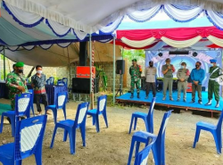 13.	Pastikan Disiplin Prokes, Babinsa Koramil 1013-03/Teweh Tengah Bersama Satgas Covid-19 Pantau Acara Pernikahan.