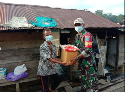 Tebar Kebaikan di Bulan Suci Ramadhan, Koramil 1013-07/Puruk Cahu Gelar Baksos Pada Warga Kurang Mampu.