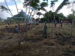 Peduli Dengan Warga Binaan, Babinsa Sabaru Pelopori Gotong Royong di Panti Asuhan