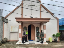 Sambut Perayaaan Paskah, Koramil 1013-03/Teweh Tengah Bersama Polsek Teweh Tengah Amankan Gereja.
