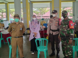 Babinsa Kelurahan Palangka Dukung Percepatan Vaksinasi Lansia