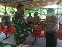 Danramil Pahandut Terima Kue Ultah HUT TNI ke 75 dari Kapolsek