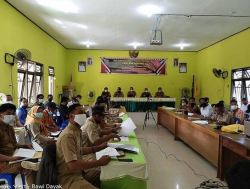 Babinsa Koramil 1015-14/KPB Hadiri Musdes Khusus BLT Desa Sungai Bakau