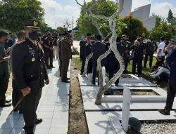 Dandim Palangka Raya Ziarah dan Tabur Bunga di Makam Pahlawan Sanaman Lampang