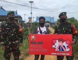 Tak Kenal Lelah, Babinsa Koramil 1013-07/Puruk Cahu Sosialisasi Prokes Kepada Masyarakat.