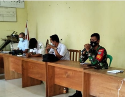 Babinsa Monitor Dan Amankan Pembagian BLT DD Hayaping