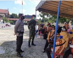 Pastikan Vaksinasi Covid 19 Berjalan Lancar, Babinsa Kolam Lakukan Pendampingan