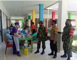 Koramil Tewah Amankan Vaksinasi Lansia dan Tenaga Pendidik