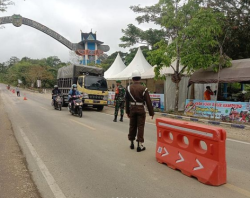 Babinsa Koramil 1013-03/Teweh Tengah Bersama Aparat Gabungan Lakukan Penyekatan Mudik Lebaran.