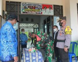 Danramil Bersama Pasi Ops, Cek Posko PPKM Mikro Wilayah Kelurahan Habaring Hurung