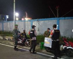 Cafe dan Angkringan Jadi Sasaran Petugas Dalam Operasi Yustisi di Malam Hari