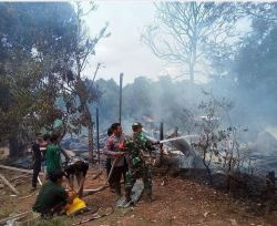 Bantu Padamkan Kebakaran, Wujud Kemanunggalan TNI-Rakyat