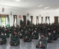 Danyonif R 631/Atg berikan jam komandan kepada anggotanya