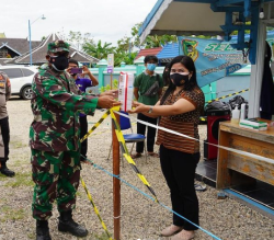 Tekan Penyebaran Covid -19, Kasiren 102/Pjg Ikuti Patroli Sekaligus Sosialisasi PPKM