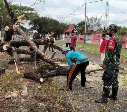 Jumat Bersih, Babinsaramil 1015 – 14/KPB Kerja Bakti Bersihkan Lingkungan