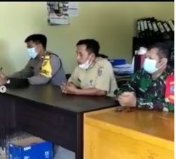 Babinsa Koramil 1015-16/Hanau Dampingi Warga Pembagian BLT Dana Desa