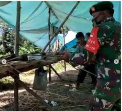 Babinsa Koramil 1015-02/Kamipang Komsos Bersama Pengrajin Rotan