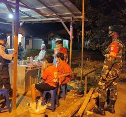 Babinsa Koramil 1012-04/ Tamiang layang Melaksanakan Giat Patroli Yustisi malam hari