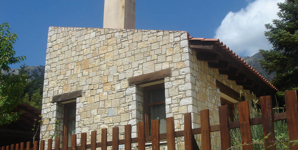 'Κατοικία 1, Ρούσα Λίμνη', Ρούσα Λίμνη. Κεραμοσκεπές, Ξυλοκατασκευές, Αναπαλαιώσεις, Νάστος Αντώνης.