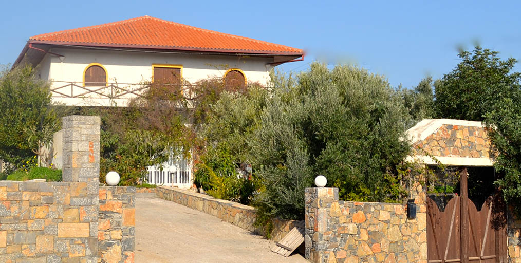 'Κατοικία 4, Ρούσα Λίμνη', Ρούσα Λίμνη. Κεραμοσκεπές, Ξυλοκατασκευές, Αναπαλαιώσεις, Νάστος Αντώνης.