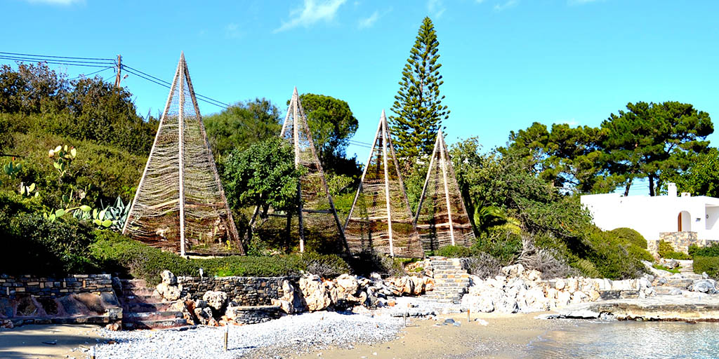 'Minos Beach', Άγιος Νικόλαος, Κρήτη. Κεραμοσκεπές, Ξυλοκατασκευές, Αναπαλαιώσεις, Νάστος Αντώνης.