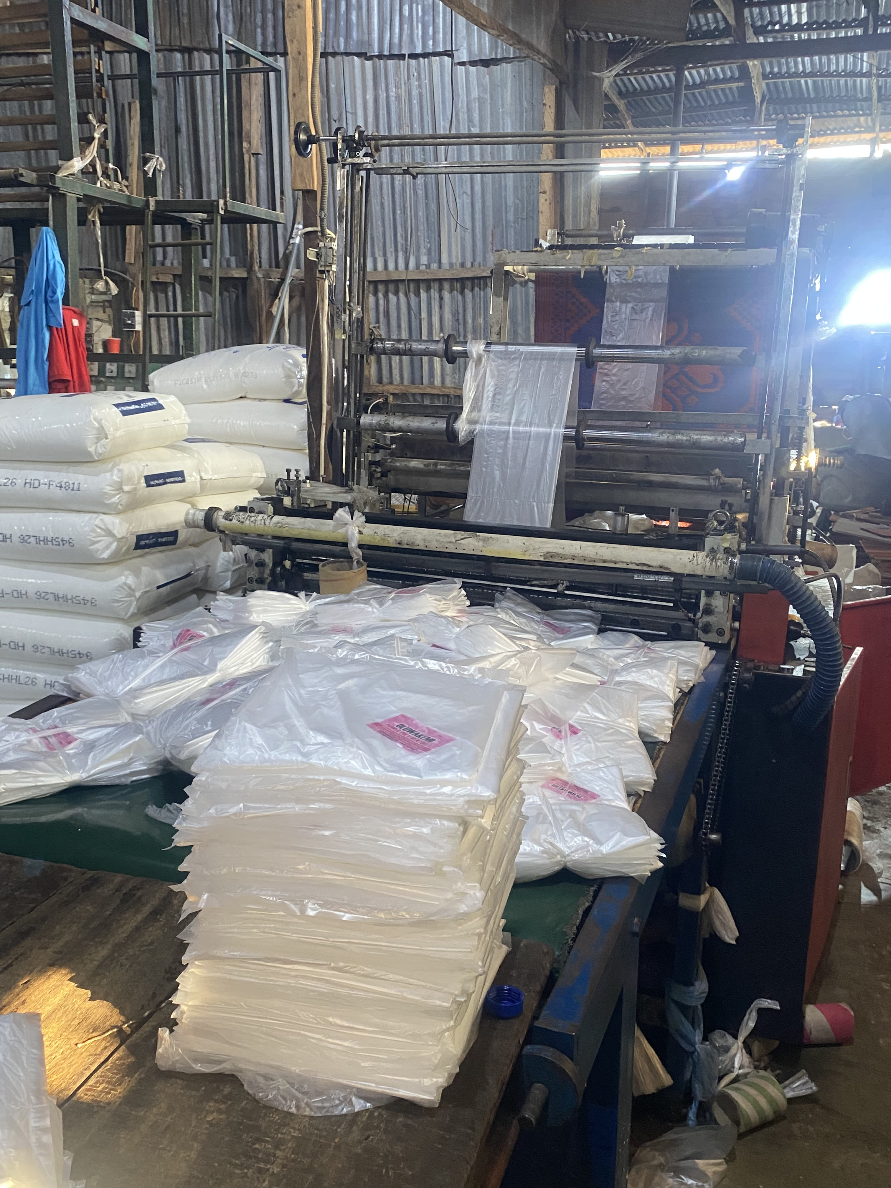 Bag Cutting & Sealing Machine