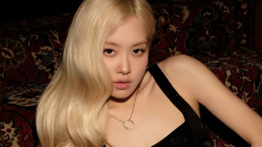 Розэ из BLACKPINK демонстрирует свою классическую красоту в фотосессии для журнала GQ Hong Kong