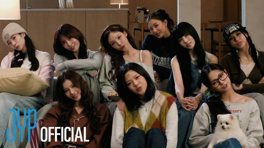 TWICE отмечают 10-летие выпуском трогательного клипа «ME+YOU», полного отсылок к прошлому