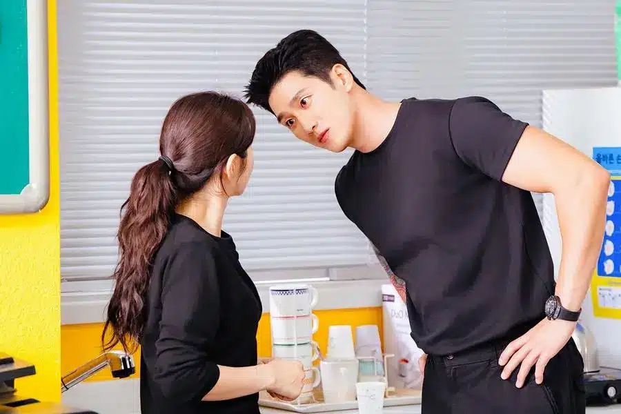 Ан Бо Хён стремится покорить сердце Ли Джу Бин в новой романтической комедии «Весенняя лихорадка»