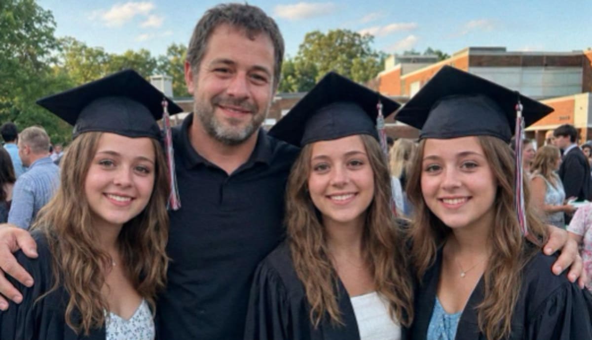 Ich gab 22 Jahre meines Lebens auf, um meine Nichten-Drillingen großzuziehen – Was sie bei ihrer Collegeabschlusszeremonie taten, ließ mich auf die Knie fallen