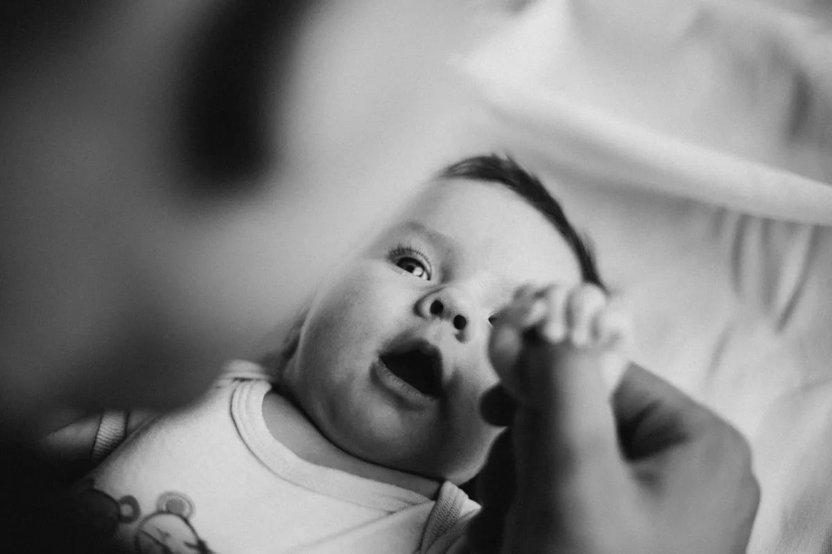 Ärzte warnten mich, dass ein viertes Baby mir schaden könnte – dann fand ich meinen Ehemann im Krankenhaus, der ein neugeborenes Mädchen hielt, und sein Geständnis brach mir das Herz