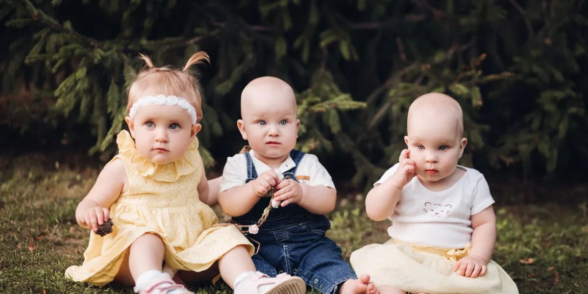Für 10 Jahre taten mein Ehemann und ich alles, um ein Baby zu bekommen – Als ich schließlich Mehrlinge zur Welt brachte, hielt er alle drei, sah eines der Babys an und sagte: „Wir können sie nicht behalten