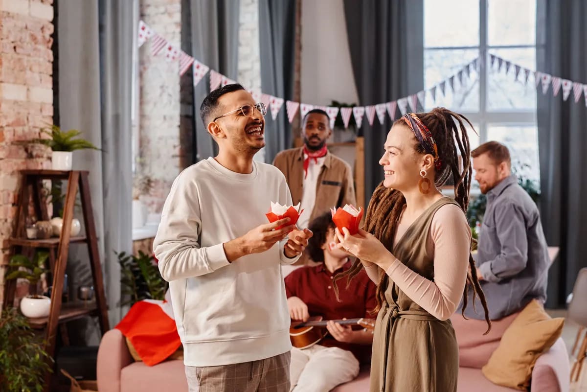 Meine Schwester küsste meinen Ehemann auf ihrer Hochzeitstags-Party und nannte es einen "Witz" – Was ihr Ehemann danach tat, ließ sie zurückkommen