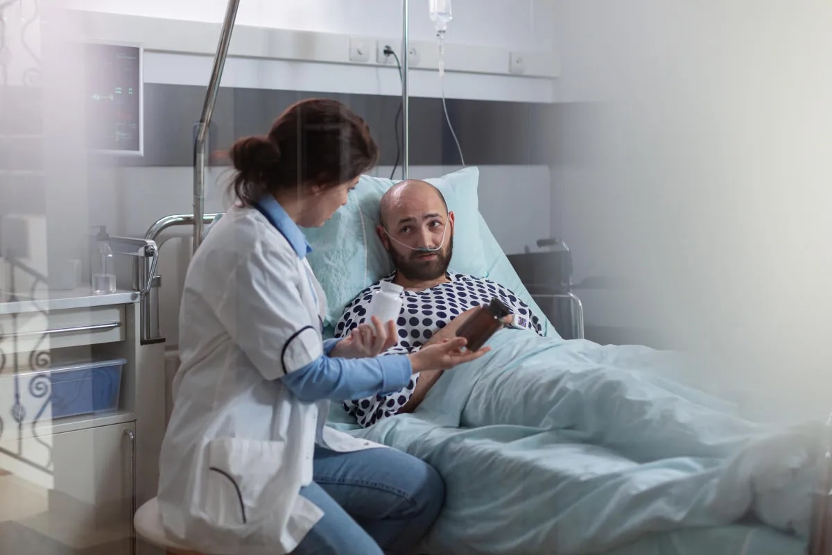 Nachdem sie ihren Mann verloren hatte, erfuhr eine Frau von einer Krankenschwester, dass eine andere Frau ihn mehrere Wochen lang besucht hatte – wenige Tage später kam die Besucherin zu ihr nach Hause und sagte: „Du weißt also nicht, was er dir hinterlassen hat, oder?