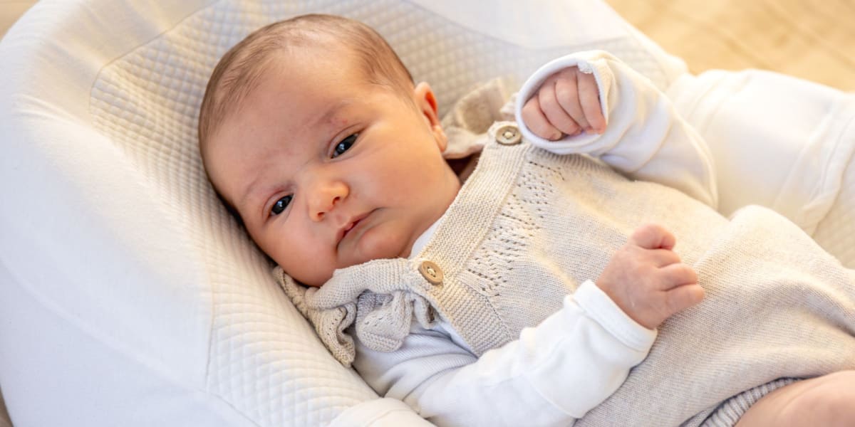 Ich wurde Leihmutter für meinen Bruder – als er ins Krankenhaus kam, um seine neugeborene Tochter zu sehen, schaute er sie an und sagte: „Ich kann dieses Baby nicht mit nach Hause nehmen