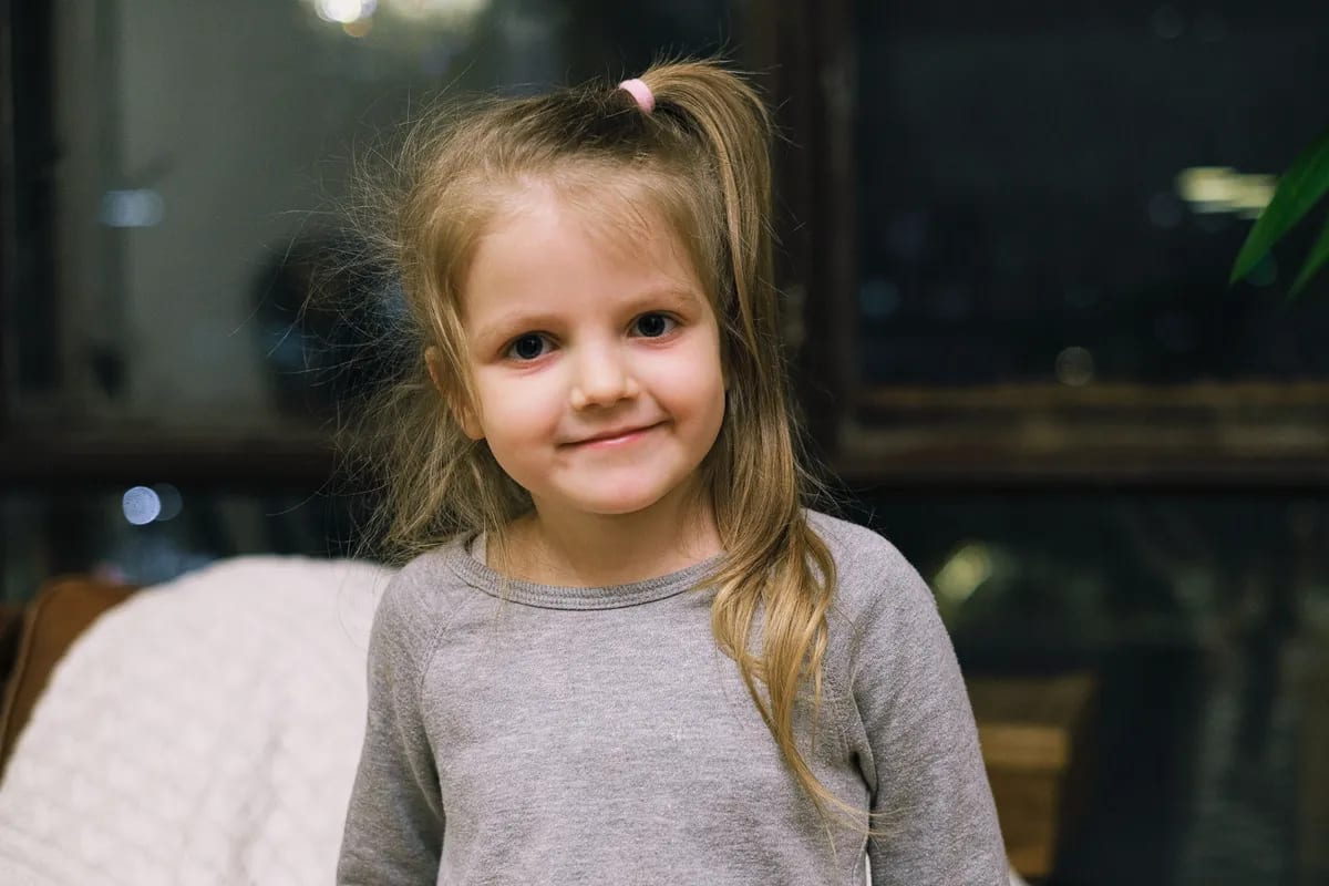 A Seven-Year-Old Girl Found a Diamond Ring at the Grocery Store and Returned It to Its Owner – The Next Morning, a Stranger Showed up at Her Door and Said, 'I Need to Show You Something Right Now!