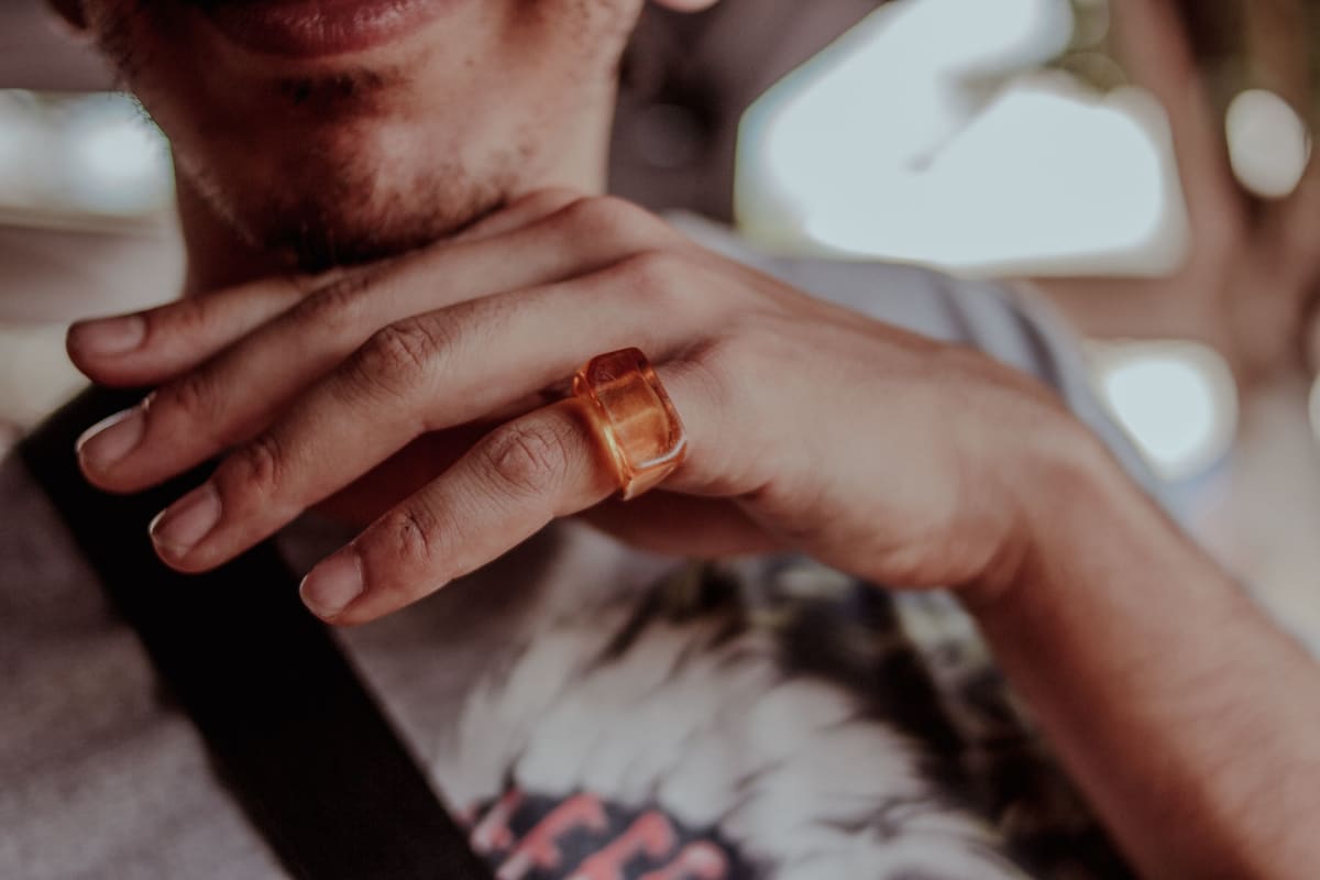 22-Year-Old Man Proposed to His Patient with a Gummy Ring Despite Cruel Jokes – After Her Passing, Her Lawyer Called About a Final Gift