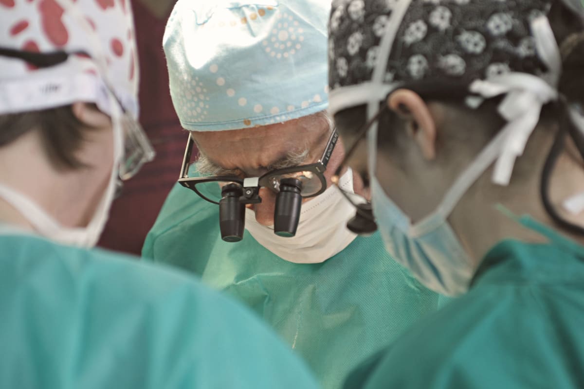 Woman Rushed to See Her Daughter After a Serious Operation – But Her Daughter Refused to Uncover Her Face