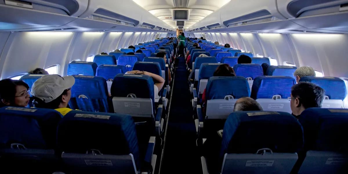 A Woman Caught Her Husband with Her Best Friend on a Plane While He Had No Idea She Was on the Same Flight – Then She Did Something That Made Them Both Go Pale