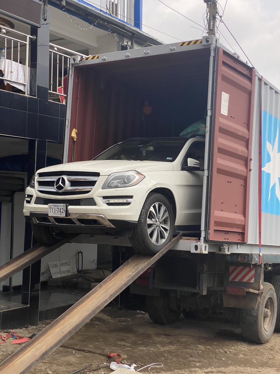 Big M Brokante container offloading