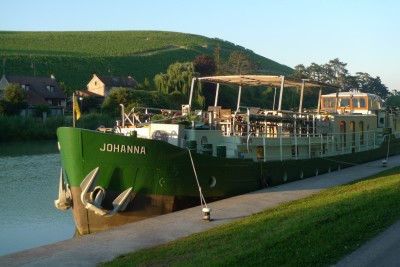 Johanna10.jpg Barge cruises in France: Johanna moored at Marreuil-sur-aÿ