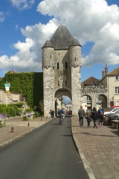 Moret sur Loing gate