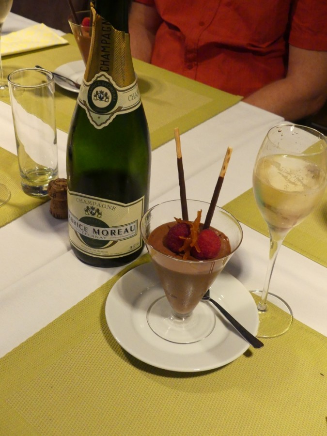 Chocolade and champagne dessert