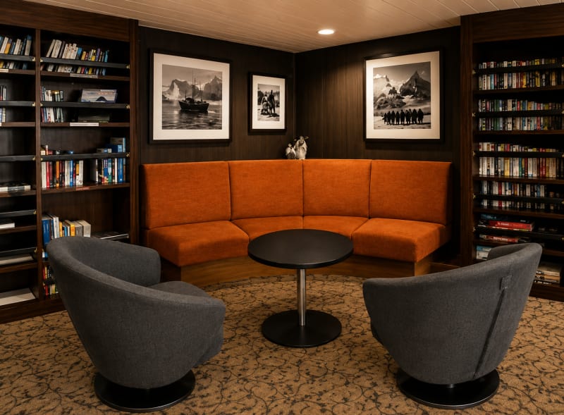 Bibliothek an Bord der MS Terra Nova Adventurer