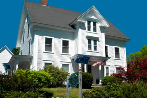 Highland Lake Inn