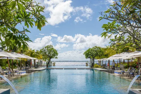 Crimson Resort & Spa Mactan