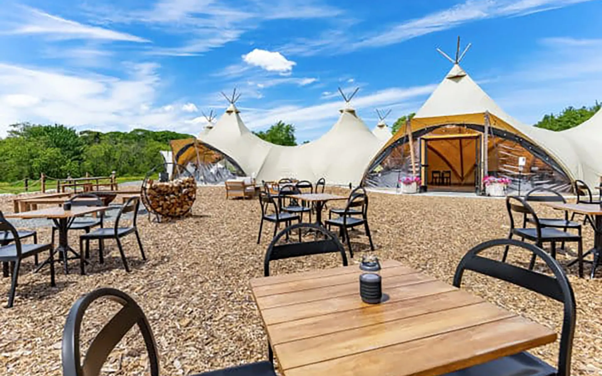 Under Canvas Acadia in Surry: Acadia_Dining_Webseite