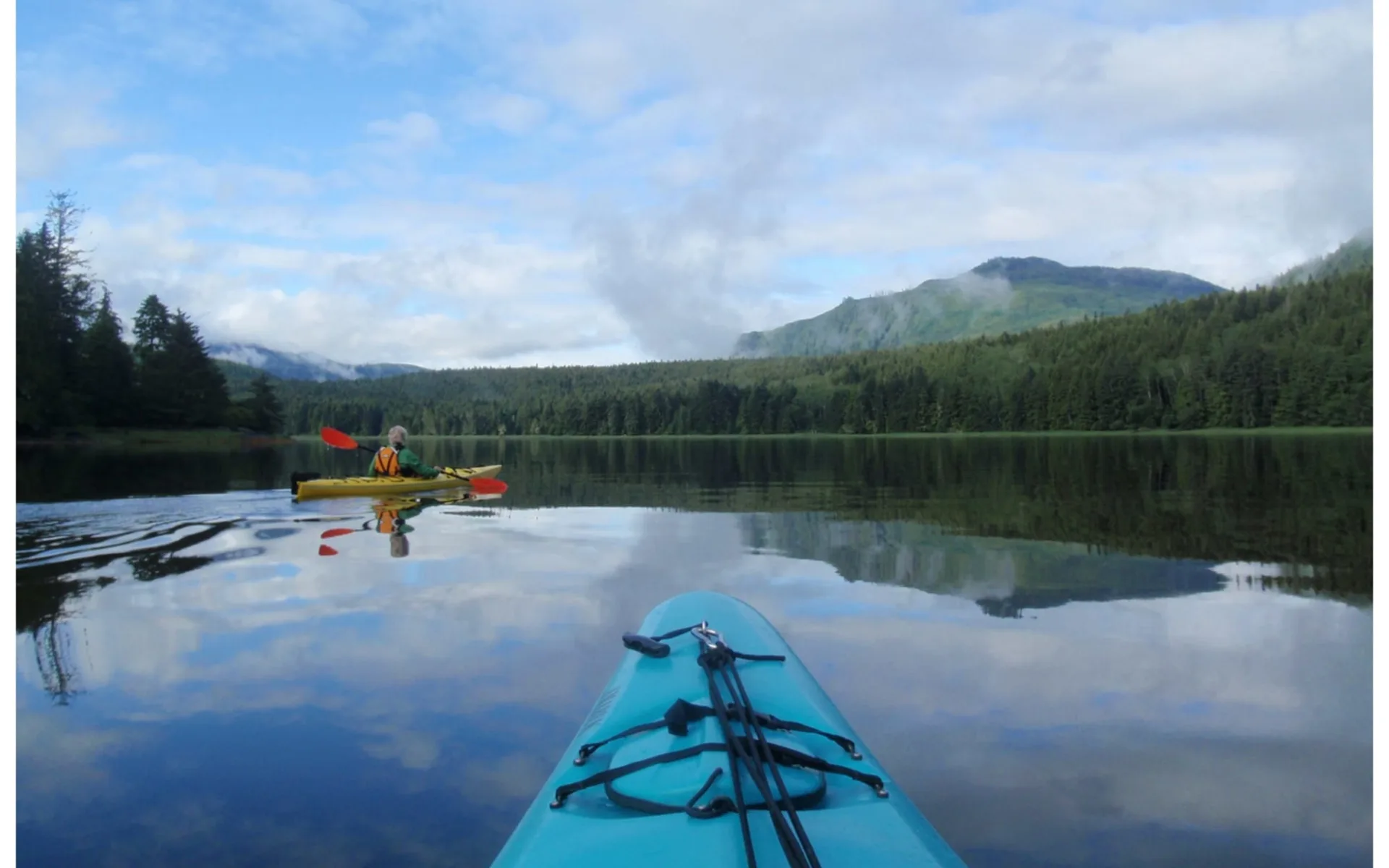 Bärenbeobachtung Knight Inlet Lodge 4 Tage ab Campbell River: activities: Knight Inlet Lodge - Kayaking